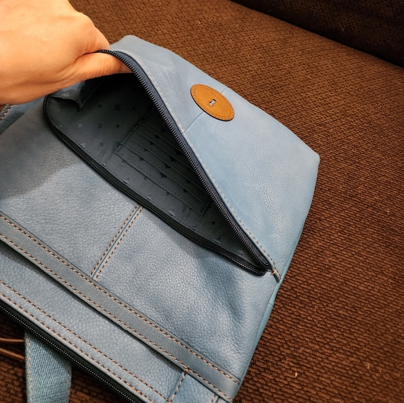 Fossil Crossbody - Picture 8 of 16